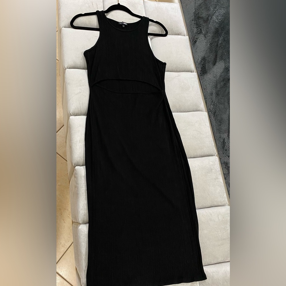 black dress with opening in front stretches very comfortable